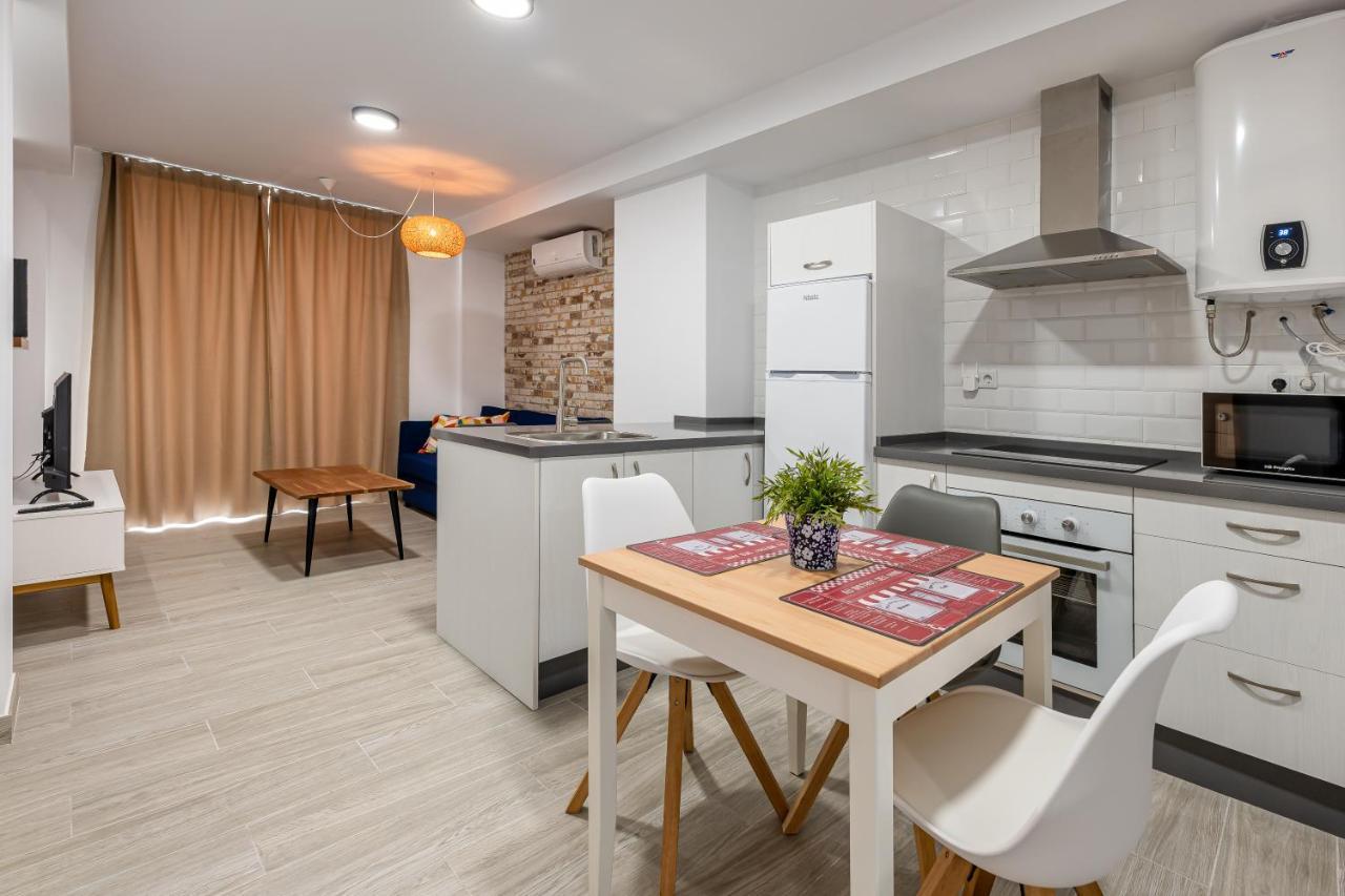 La Trinidad Suites ฟูเอนฮิโรลา ภายนอก รูปภาพ